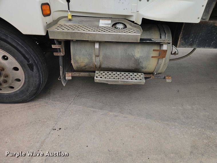 image for item EO7256 1998 Kenworth T600 dump truck