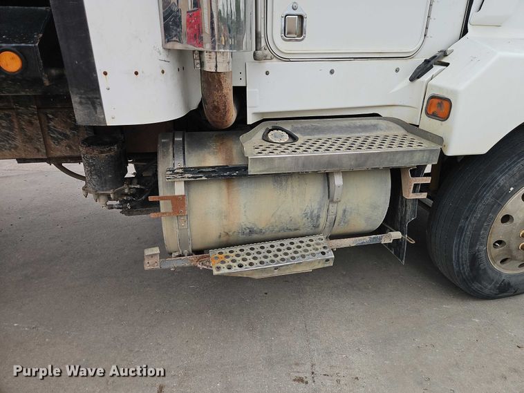 image for item EO7256 1998 Kenworth T600 dump truck