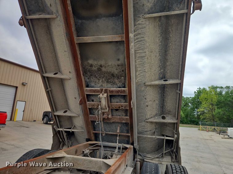 image for item EO7256 1998 Kenworth T600 dump truck