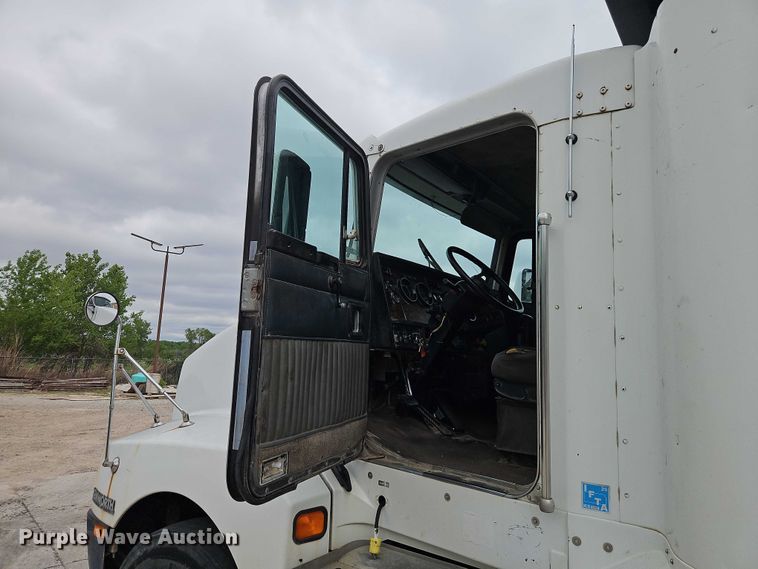 image for item EO7256 1998 Kenworth T600 dump truck