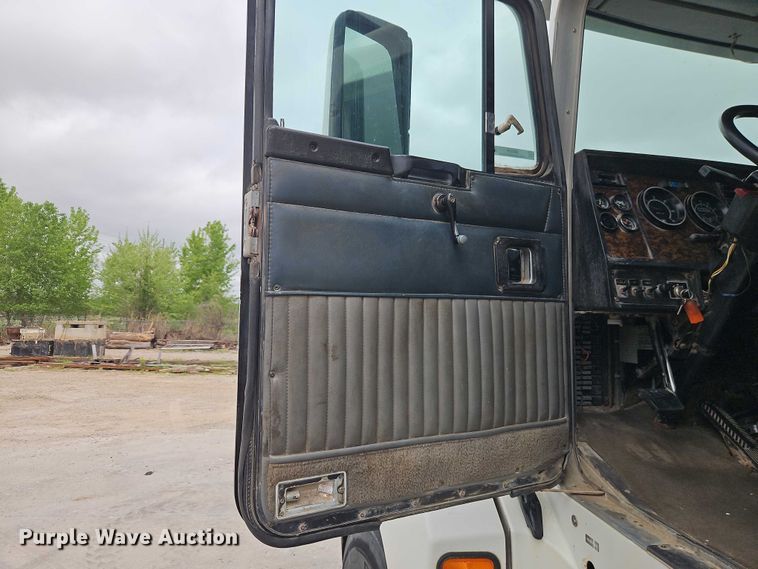 image for item EO7256 1998 Kenworth T600 dump truck