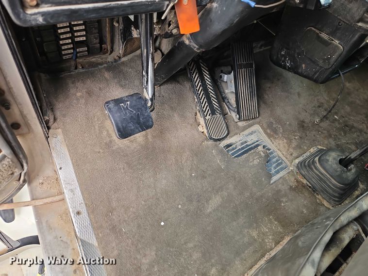 image for item EO7256 1998 Kenworth T600 dump truck