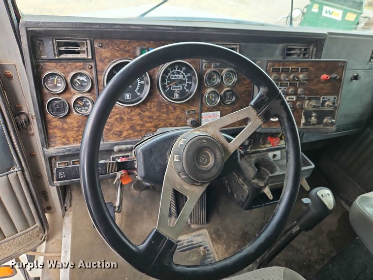 image for item EO7256 1998 Kenworth T600 dump truck