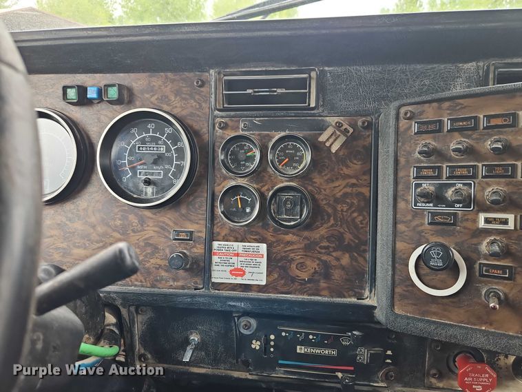 image for item EO7256 1998 Kenworth T600 dump truck