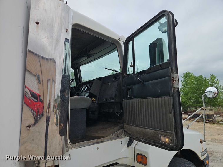 image for item EO7256 1998 Kenworth T600 dump truck