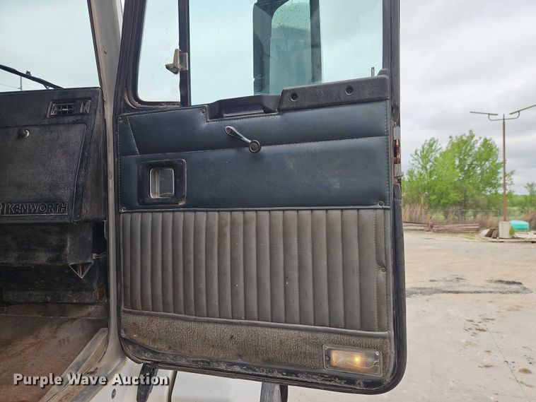 image for item EO7256 1998 Kenworth T600 dump truck