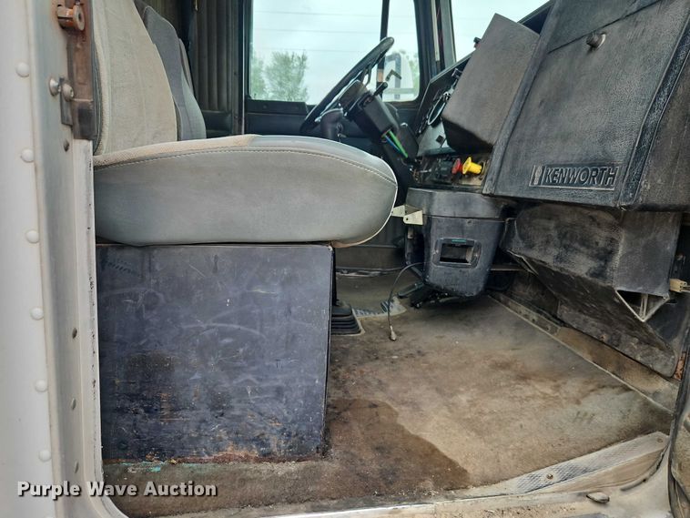 image for item EO7256 1998 Kenworth T600 dump truck