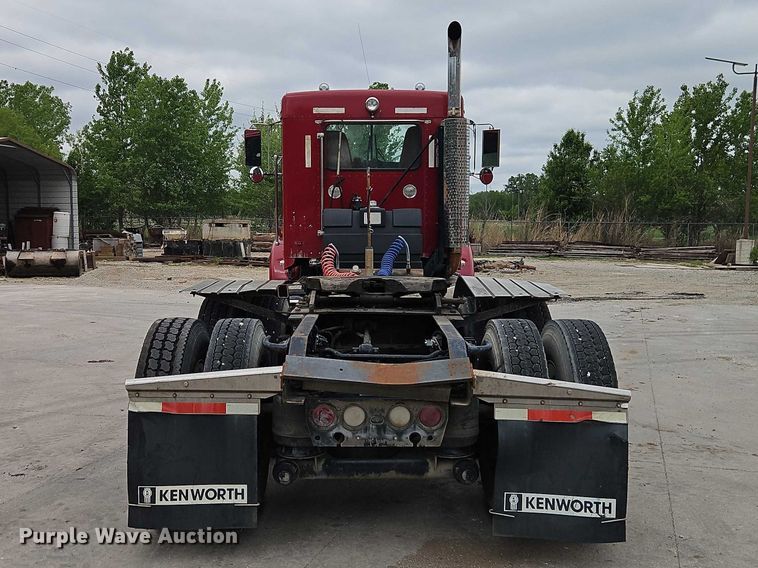 image for item EO7257 2001 Kenworth T800 semi truck