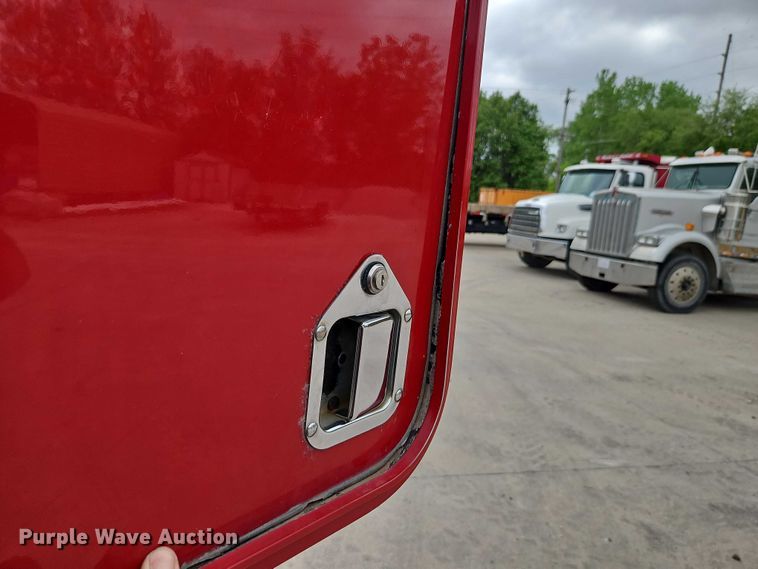image for item EO7257 2001 Kenworth T800 semi truck