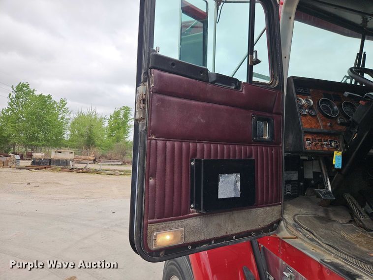 image for item EO7257 2001 Kenworth T800 semi truck