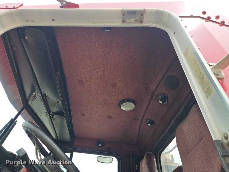 image for item EO7257 2001 Kenworth T800 semi truck