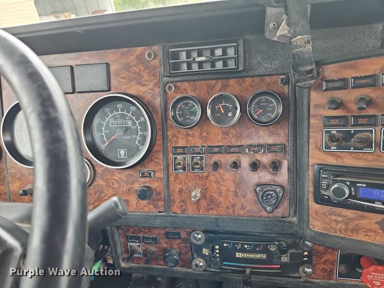 image for item EO7257 2001 Kenworth T800 semi truck