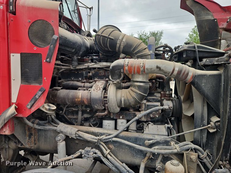 image for item EO7257 2001 Kenworth T800 semi truck