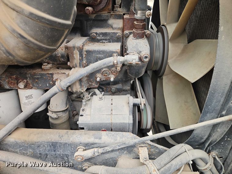 image for item EO7257 2001 Kenworth T800 semi truck