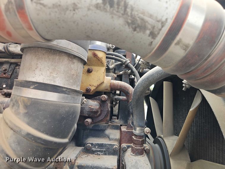 image for item EO7257 2001 Kenworth T800 semi truck