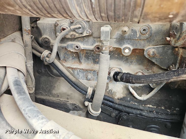 image for item EO7257 2001 Kenworth T800 semi truck