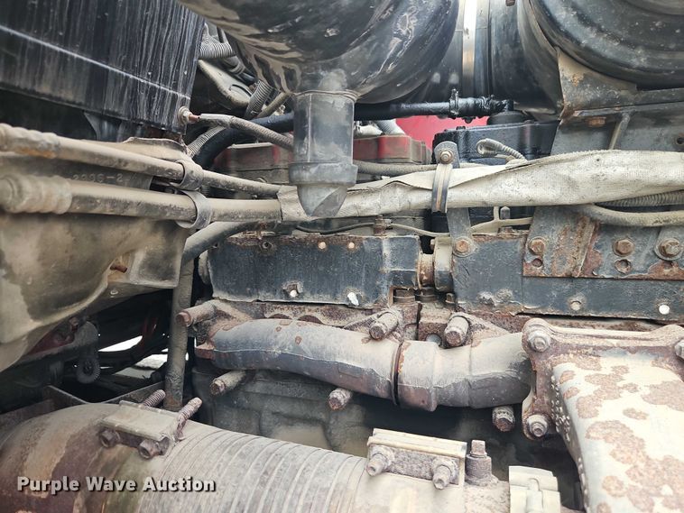 image for item EO7257 2001 Kenworth T800 semi truck