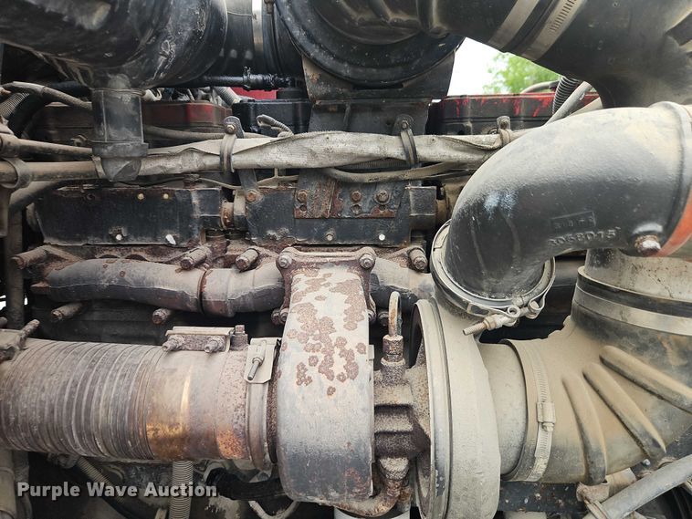 image for item EO7257 2001 Kenworth T800 semi truck