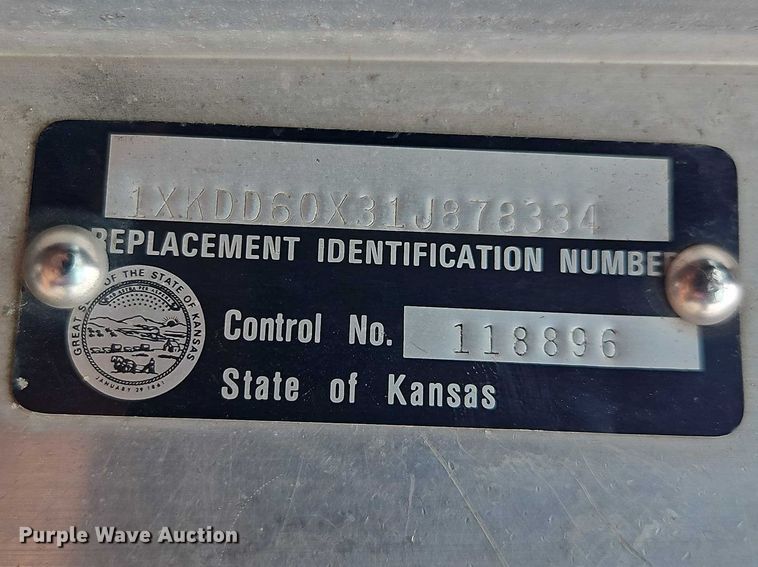 image for item EO7257 2001 Kenworth T800 semi truck