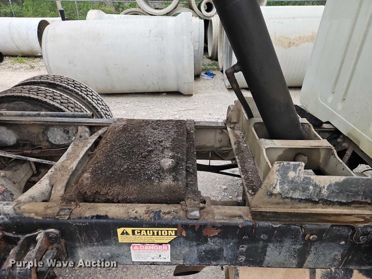 image for item EO7258 1997 International 4700 dump truck