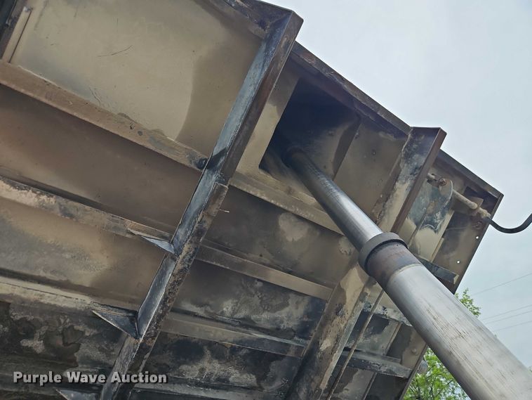 image for item EO7258 1997 International 4700 dump truck