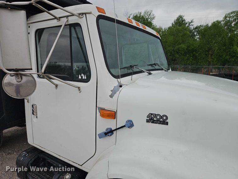 image for item EO7258 1997 International 4700 dump truck