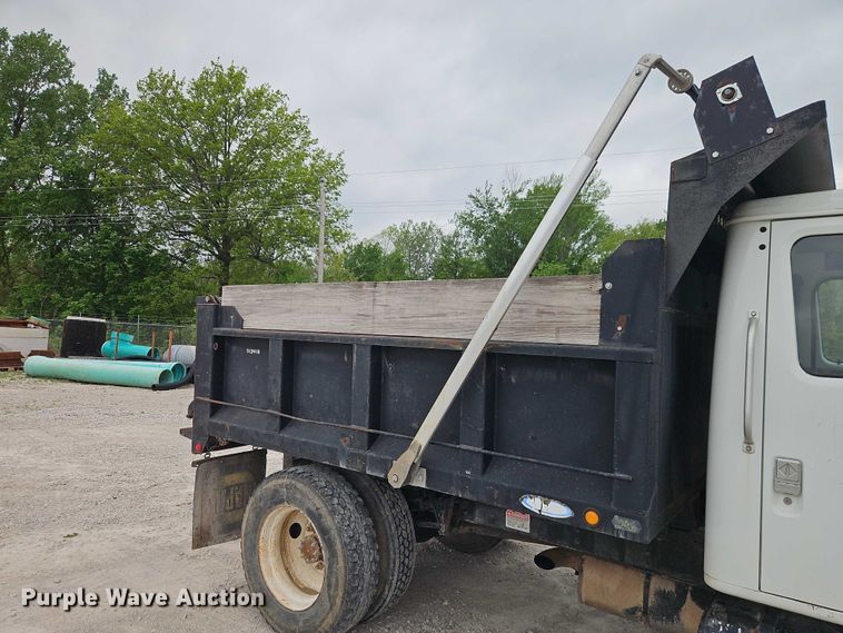 image for item EO7258 1997 International 4700 dump truck