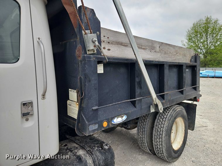image for item EO7258 1997 International 4700 dump truck