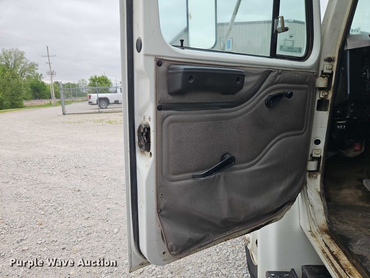 image for item EO7258 1997 International 4700 dump truck
