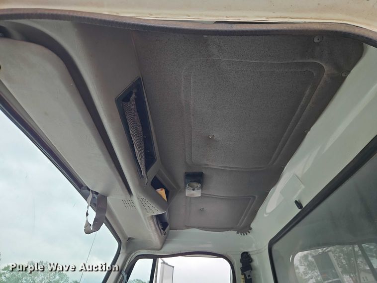 image for item EO7258 1997 International 4700 dump truck