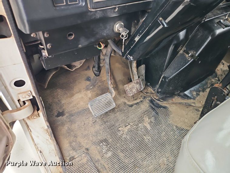 image for item EO7258 1997 International 4700 dump truck
