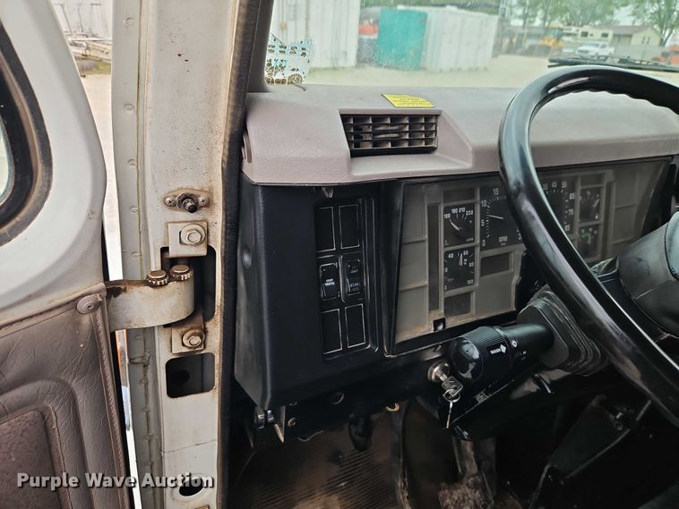 image for item EO7258 1997 International 4700 dump truck