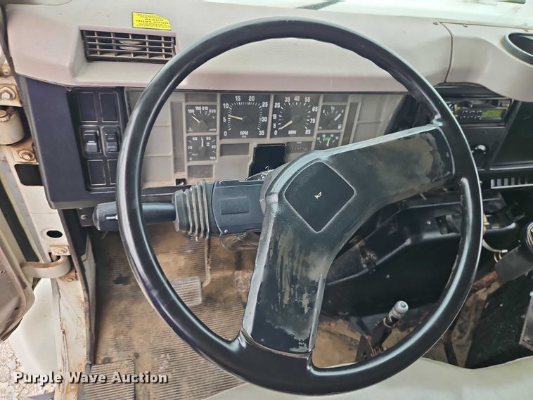 image for item EO7258 1997 International 4700 dump truck