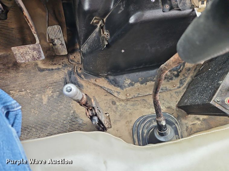 image for item EO7258 1997 International 4700 dump truck