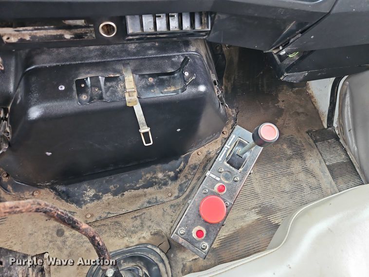 image for item EO7258 1997 International 4700 dump truck