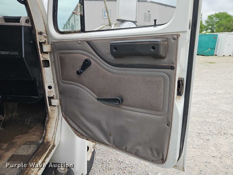 image for item EO7258 1997 International 4700 dump truck