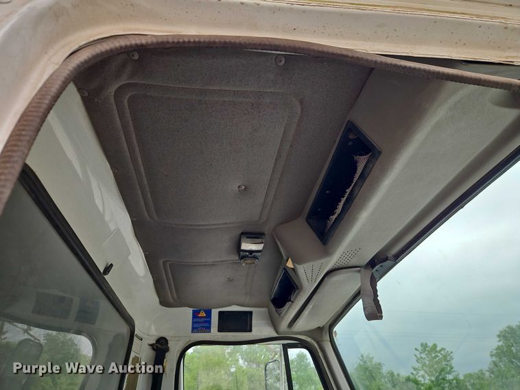 image for item EO7258 1997 International 4700 dump truck