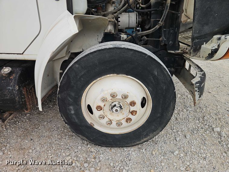image for item EO7258 1997 International 4700 dump truck