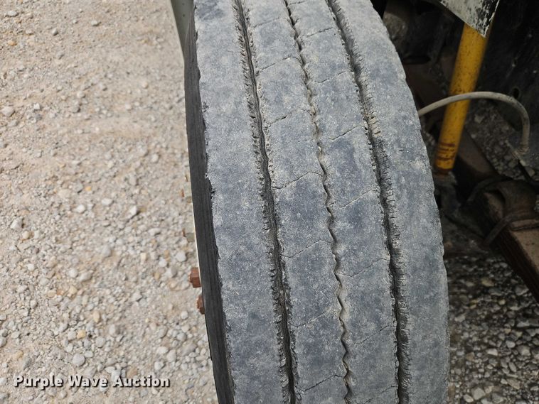 image for item EO7258 1997 International 4700 dump truck