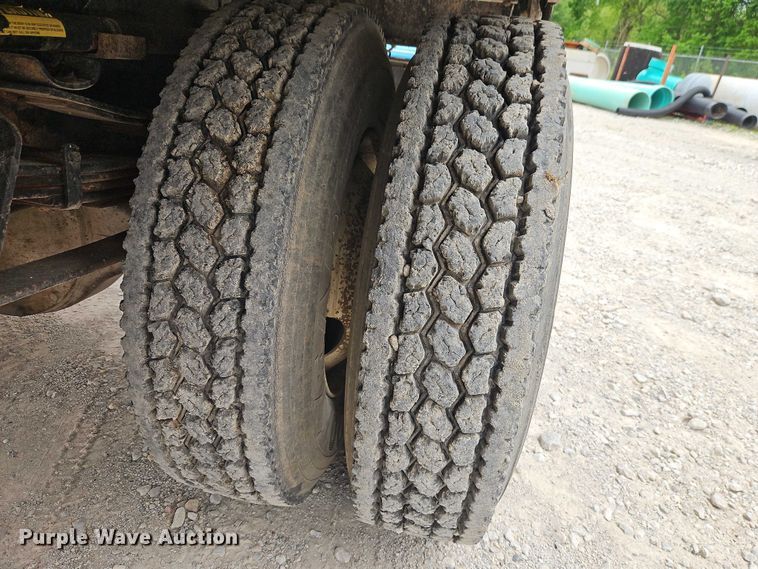 image for item EO7258 1997 International 4700 dump truck