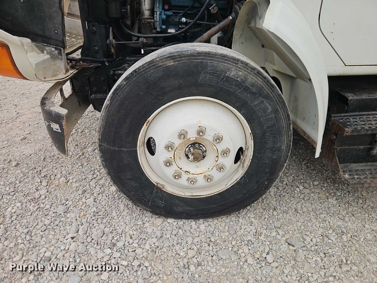 image for item EO7258 1997 International 4700 dump truck