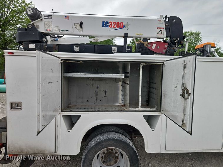 image for item EO7259 2012 Ford F550 Super Duty utility / service truck