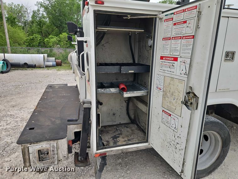 image for item EO7259 2012 Ford F550 Super Duty utility / service truck