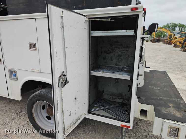 image for item EO7259 2012 Ford F550 Super Duty utility / service truck
