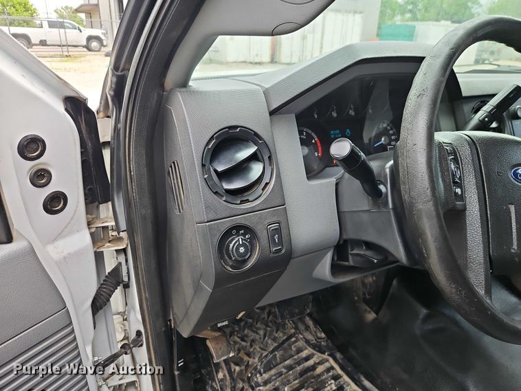 image for item EO7259 2012 Ford F550 Super Duty utility / service truck