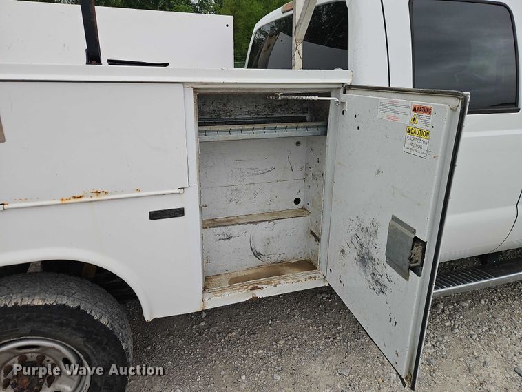 image for item EO7260 2014 Ford F250 Super Duty XL Crew Cab utility bed pickup truck