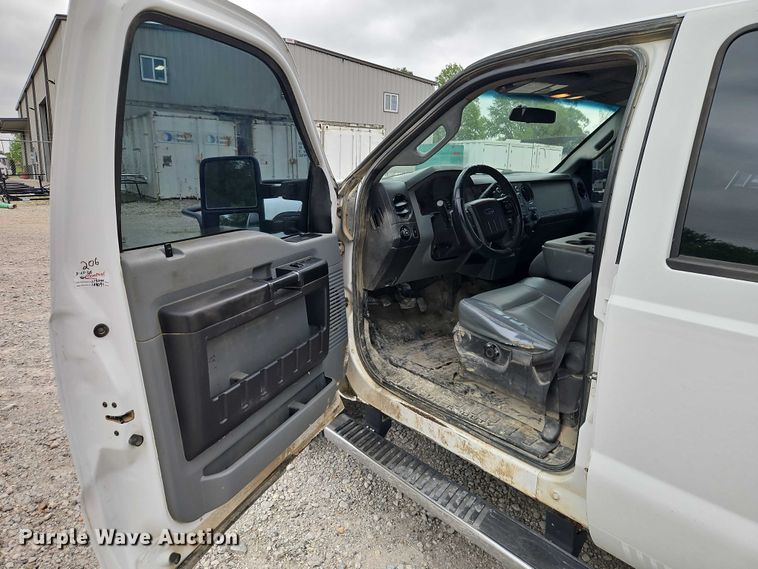 image for item EO7260 2014 Ford F250 Super Duty XL Crew Cab utility bed pickup truck