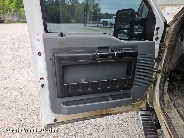 image for item EO7260 2014 Ford F250 Super Duty XL Crew Cab utility bed pickup truck