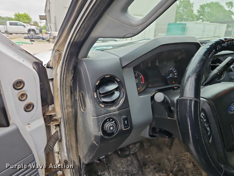 image for item EO7260 2014 Ford F250 Super Duty XL Crew Cab utility bed pickup truck
