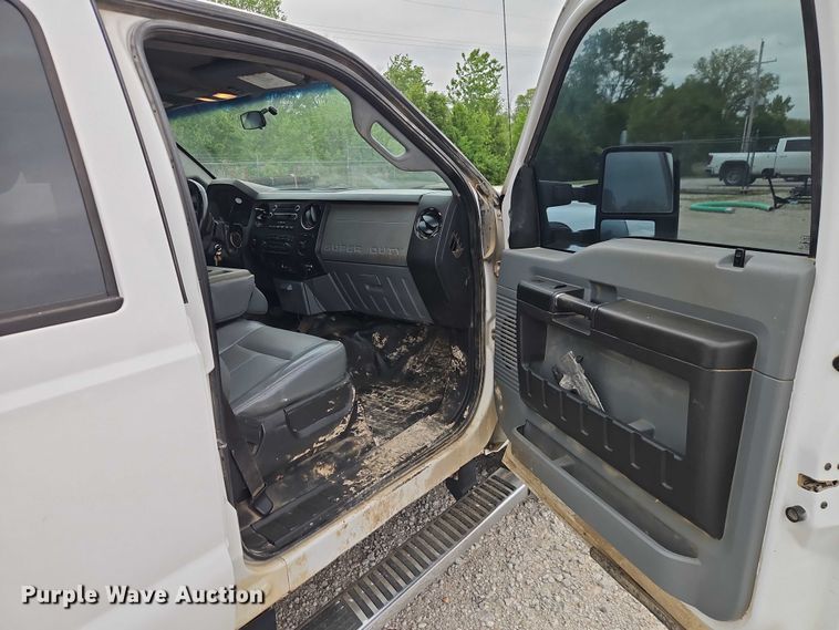 image for item EO7260 2014 Ford F250 Super Duty XL Crew Cab utility bed pickup truck